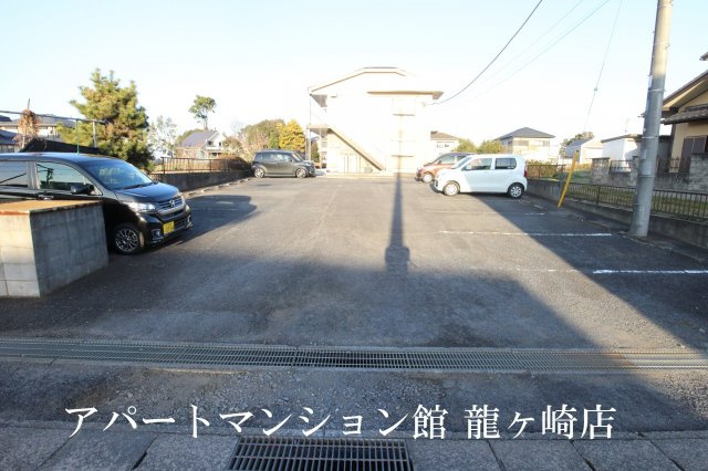 エルディム西Ａの駐車場