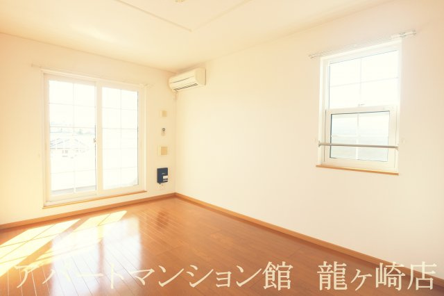 さくらヒルズ霞台　壱番館の居間・リビング