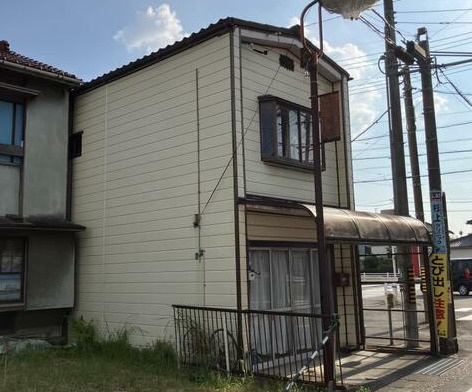 岩崎町　住居付倉庫の外観