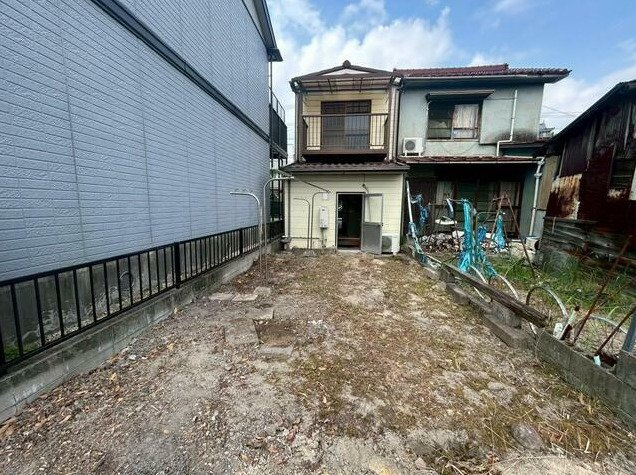 岩崎町　住居付倉庫の周辺