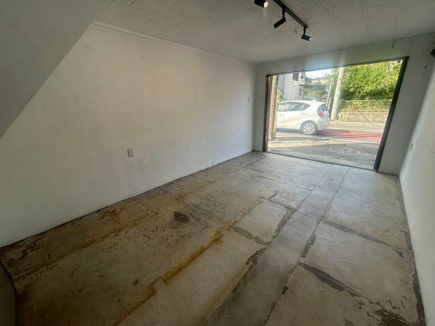 岩崎町　住居付倉庫の内装