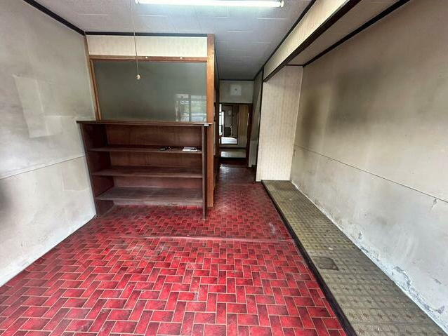 岩崎町　住居付倉庫の内装