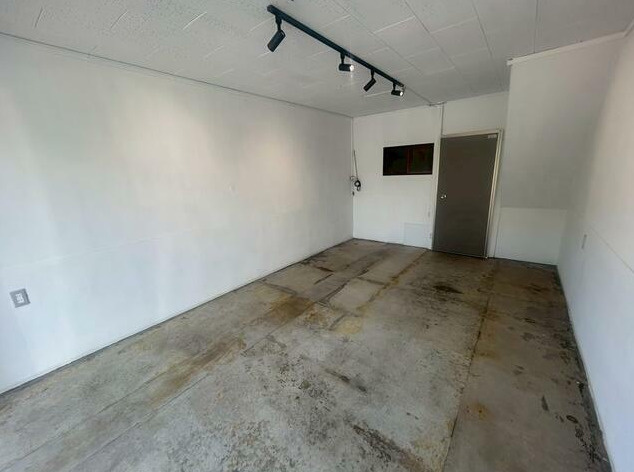 岩崎町　住居付倉庫の内装