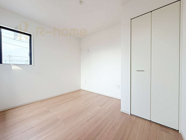 那珂市菅谷11期　新築戸建て　1号棟の洋室|どんな部屋家具も合わせやすいシンプルな洋室！
たっぷりの日差しと心地よい風が舞い込む住まい♪