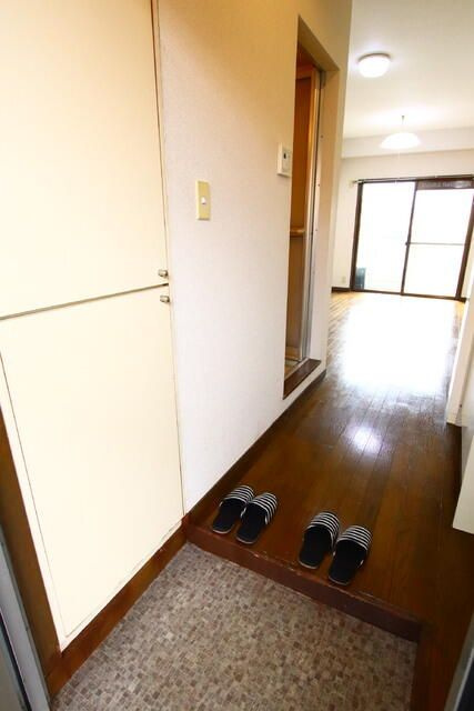 センチュリー大和の玄関