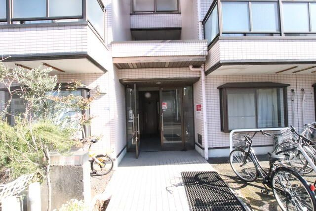 センチュリー大和のエントランス