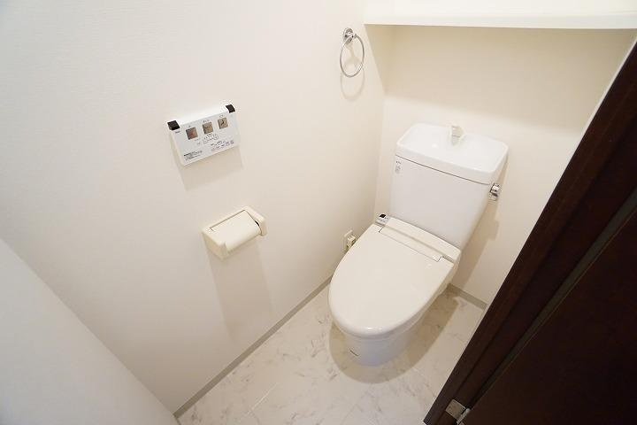 大阪市浪速区元町３丁目の賃貸マンションのトイレ