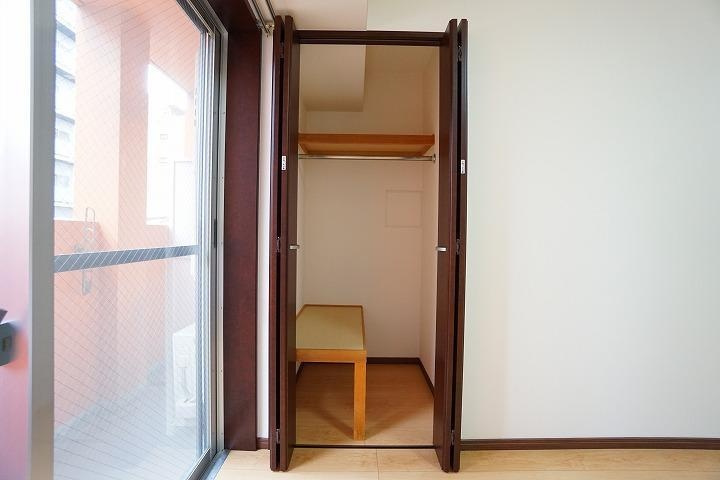 大阪市浪速区元町３丁目の賃貸マンションの収納|清潔なエントランスです