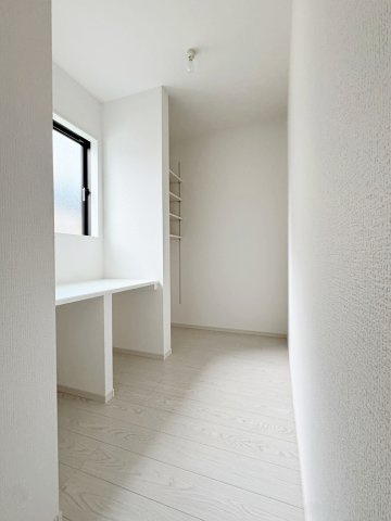 新築戸建・新築建売　福島市宮代3期　QUADRIFOGLIO　全6棟の収納|スタディーカウンターや奥にはパントリーとしても使える収納付き！