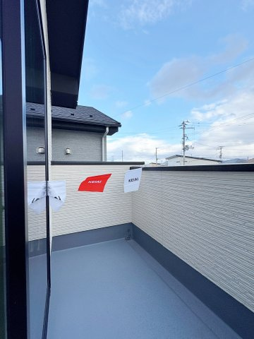 新築戸建・新築建売　福島市宮代3期　QUADRIFOGLIO　全6棟のバルコニー|陽当たり良好のバルコニーで朝のコーヒータイムなどで一息つけます♪