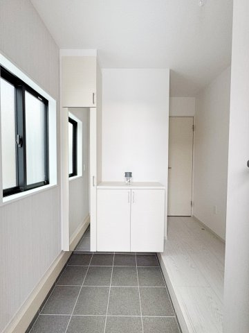 新築戸建・新築建売　福島市宮代3期　QUADRIFOGLIO　全6棟の玄関