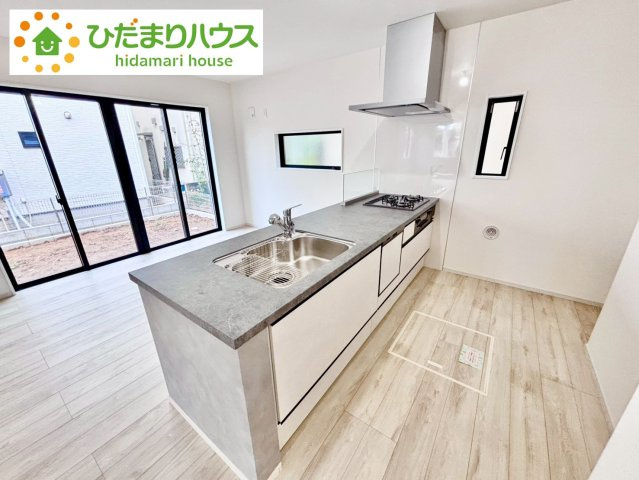 流山市北3期　新築戸建　1号棟のキッチン|リビングを見渡せるキッチンはお子様を見ながらでも料理が出来て安心ですね☆							
