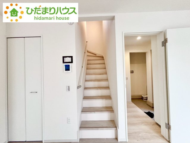 流山市北3期　新築戸建　1号棟のその他|リビングを通って2Fへ上がる間取。家族の顔を合わせる機会が自然と増えますね。							
