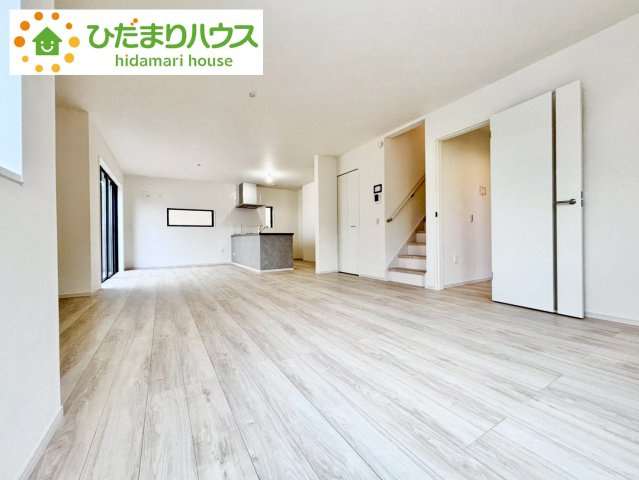 流山市北3期　新築戸建　1号棟の居間・リビング|家族の集まるLDKは広々約20帖！贅沢な空間を演出！					
