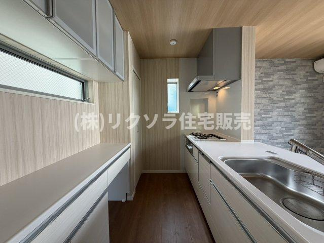 須山町　未入居一戸建ての独立洗面台|シャワー付き洗面化粧台　３階
■物件内覧・資金計画相談・住宅ローン相談、リフォーム相談、お問合せ受付中■
※当日・翌日のご内覧、ご相談はお電話でのお問合せがスムーズです！