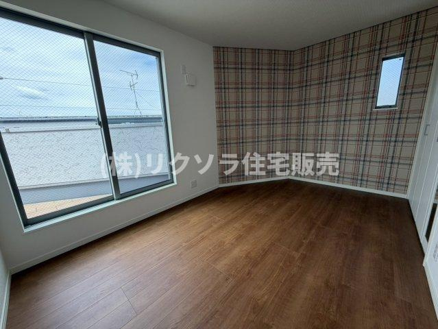 須山町　未入居一戸建ての寝室|洋室6.4帖
■物件内覧・資金計画相談・住宅ローン相談、リフォーム相談、お問合せ受付中■
※当日・翌日のご内覧、ご相談はお電話でのお問合せがスムーズです！