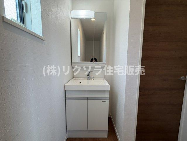 須山町　未入居一戸建ての設備|3階　独立洗面台
■物件内覧・資金計画相談・住宅ローン相談、リフォーム相談、お問合せ受付中■
※当日・翌日のご内覧、ご相談はお電話でのお問合せがスムーズです！