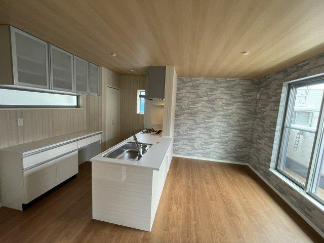 須山町　未入居一戸建てのキッチン|LDK17.0帖　カウンターキッチン
■物件内覧・資金計画相談・住宅ローン相談、リフォーム相談、お問合せ受付中■
※当日・翌日のご内覧、ご相談はお電話でのお問合せがスムーズです！