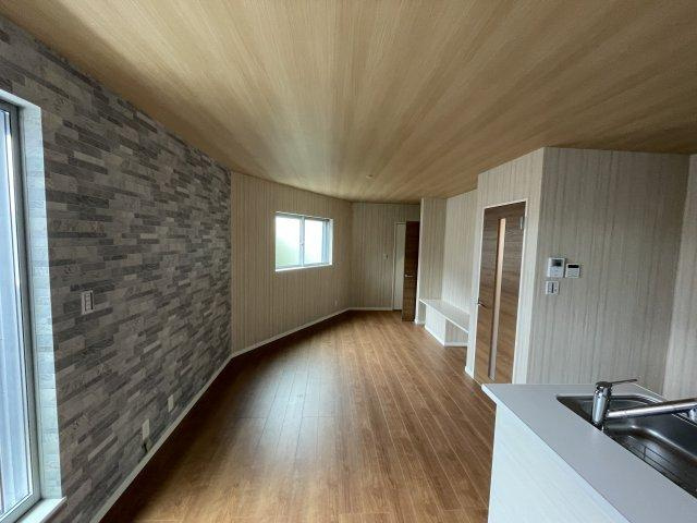 須山町　未入居一戸建ての居間・リビング|LDK17.0帖
■物件内覧・資金計画相談・住宅ローン相談、リフォーム相談、お問合せ受付中■
※当日・翌日のご内覧、ご相談はお電話でのお問合せがスムーズです！