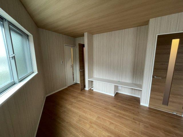 須山町　未入居一戸建ての居間・リビング|LDK17.0帖　２階リビング
■物件内覧・資金計画相談・住宅ローン相談、リフォーム相談、お問合せ受付中■
※当日・翌日のご内覧、ご相談はお電話でのお問合せがスムーズです！