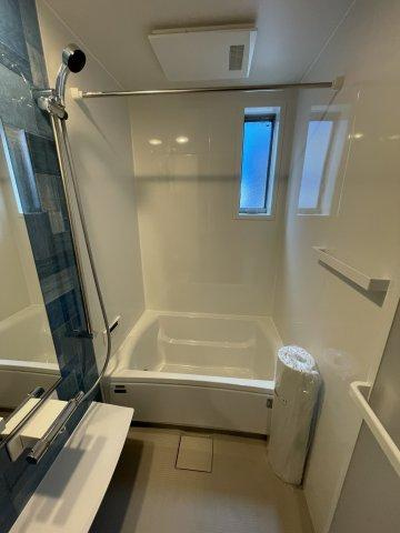 須山町　未入居一戸建ての浴室|ユニットバス　浴室換気乾燥暖房機付き
■物件内覧・資金計画相談・住宅ローン相談、リフォーム相談、お問合せ受付中■
※当日・翌日のご内覧、ご相談はお電話でのお問合せがスムーズです！