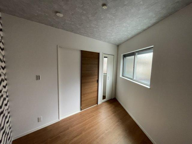 須山町　未入居一戸建ての洋室|洋室4.5帖
■物件内覧・資金計画相談・住宅ローン相談、リフォーム相談、お問合せ受付中■
※当日・翌日のご内覧、ご相談はお電話でのお問合せがスムーズです！