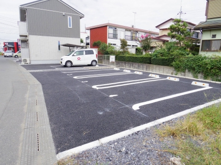 Ami(アミ)1の駐車場
