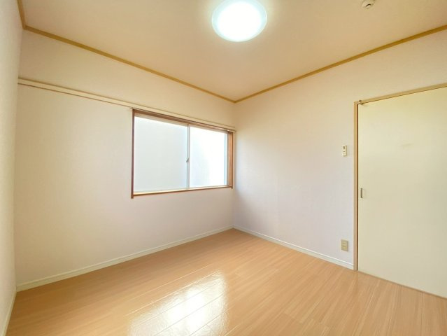 【居間・リビング】 | 708A | こちらのリビングで趣味の時間をお楽しみください