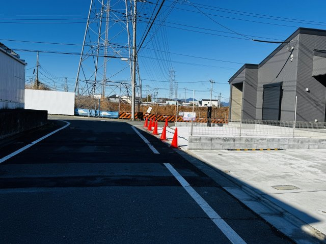 八王子市　大谷町　新築一戸建て　６期の前面道路含む現地写真|～南側6ｍ道路に面しています～