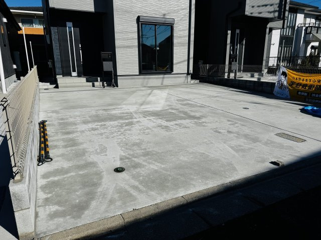 八王子市　大谷町　新築一戸建て　６期の駐車場|～並列2台駐車可能カースペース付き～