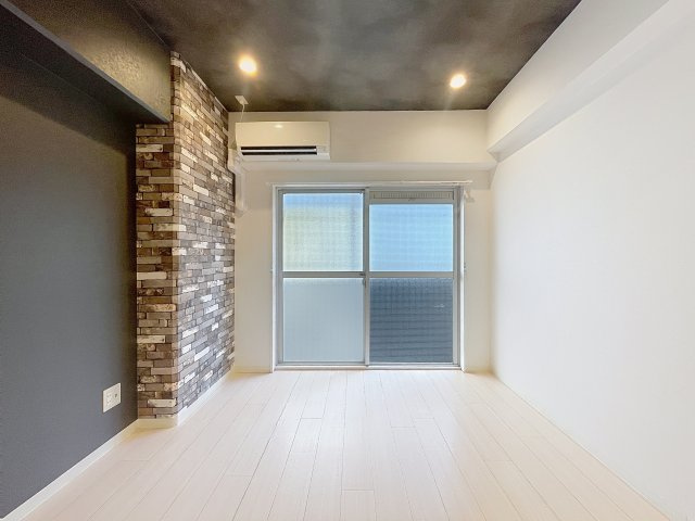 中崎町ハイツの洋室|コンパクトで使いやすい洋室です