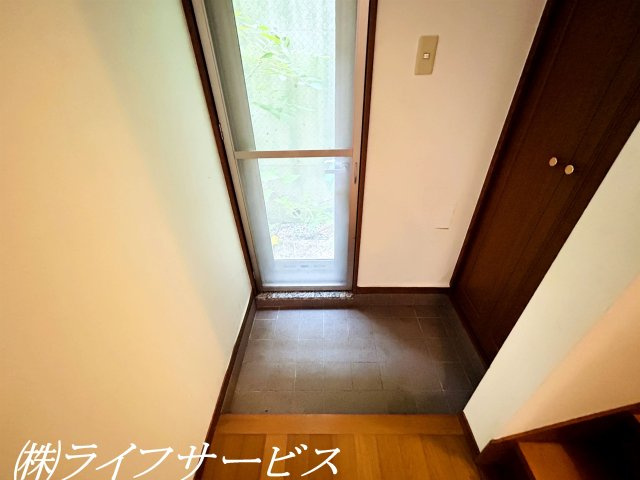 【その他】 | 茨木市南春日丘７丁目中古戸建 | １階勝手口有／勝手口横に収納スペース有