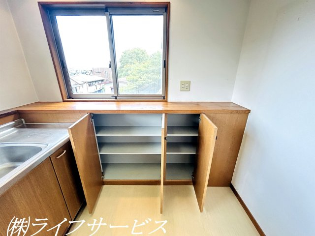 【キッチン】 | 茨木市南春日丘７丁目中古戸建 | キッチンカウンター／下部収納スペース