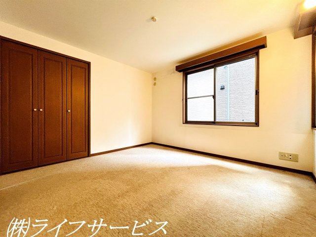 【洋室】 | 茨木市南春日丘７丁目中古戸建 | ２階洋室7帖／クローゼットあり