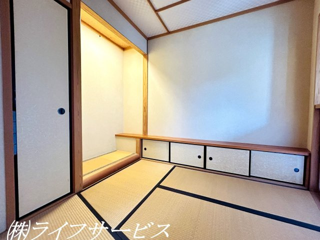 【和室】 | 茨木市南春日丘７丁目中古戸建 | １階茶室／床の間あり