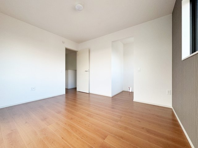 新築戸建・新築建売　福島市宮代3期　QUADRIFOGLIO　全6棟の洋室|2面採光で陽射しがたっぷり差し込む明るい洋室です！