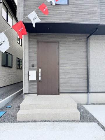 新築戸建・新築建売　福島市宮代3期　QUADRIFOGLIO　全6棟の玄関|お客様にとって最良のご提案ができるよう心掛けて対応させていただきます！