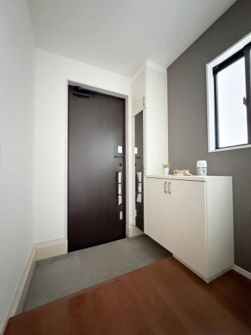 新築戸建・新築建売　福島市宮代3期　QUADRIFOGLIO　全6棟の玄関|玄関収納付きなので玄関がすっきりした状態を保てます！