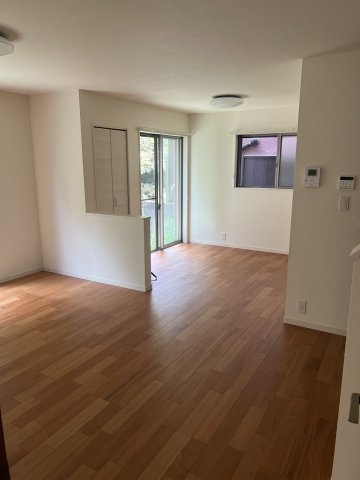 朝霞市根岸台8丁目戸建ての内装|ゆったりとしたリビングです