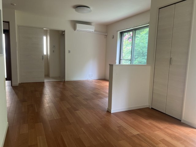 朝霞市根岸台8丁目戸建ての居間・リビング|こちらのリビングで趣味の時間をお楽しみください