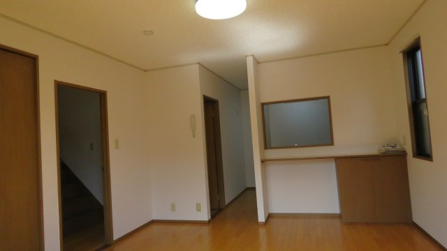 ガーデンヒルズの居間・リビング