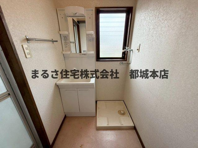 レインボー都北ハイツの独立洗面台|B201の写真です