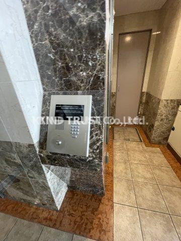 プレサンス同心アーバンステージの玄関|収納もある玄関です