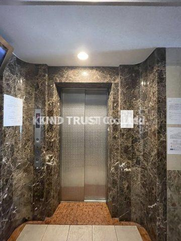 プレサンス同心アーバンステージのその他共用部分|清潔なエントランスです