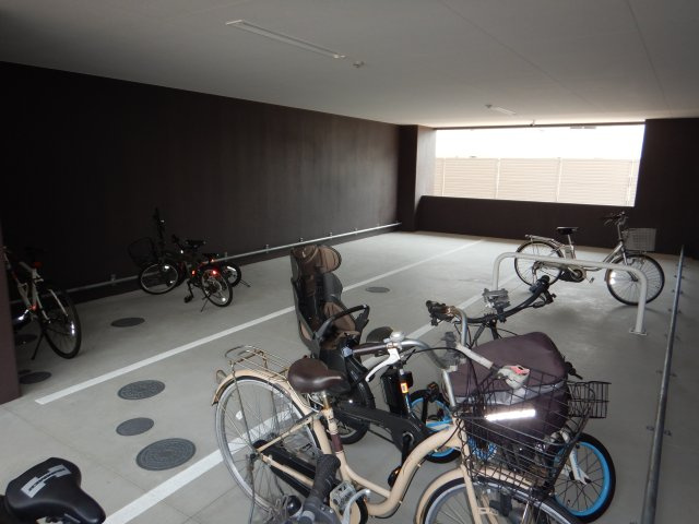 アルファスマート総社駅南の駐輪場