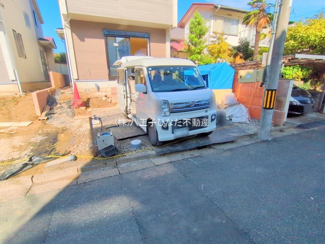 祝：成約済み　八王子市　丸山町　新築戸建ての駐車場|～仲介手数料無料☆八王子ひなた不動産～　八王子市丸山町　新築戸建て