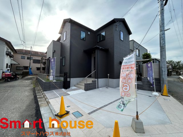 相模原市中央区上溝　全1棟の前面道路含む現地写真|お住まいの前面道路が広いと駐車が楽になり、陽当たりも遮られないので明るく居心地の良いお家になります♪