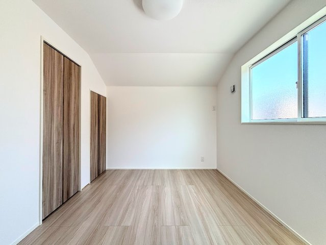 港南区下永谷５丁目　新築戸建ての洋室|◆気持ちの良い風が室内へ入り込む居室。家具を配置しても広々ご利用いただけます！！
