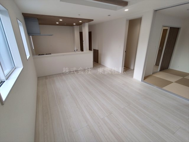 【居間・リビング】 | 狭山市富士見2丁目　全2棟　1号棟 | 開放感があり日当たり良好です