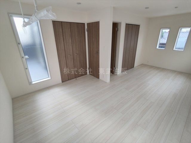 【寝室】 | 狭山市富士見2丁目　全2棟　1号棟 | 洋室11.25帖南東側、寝室にいかがでしょうか